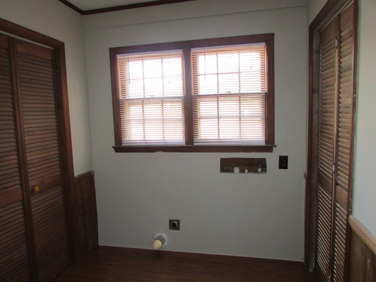 310 E Parkwood St - Photo 5 of 10