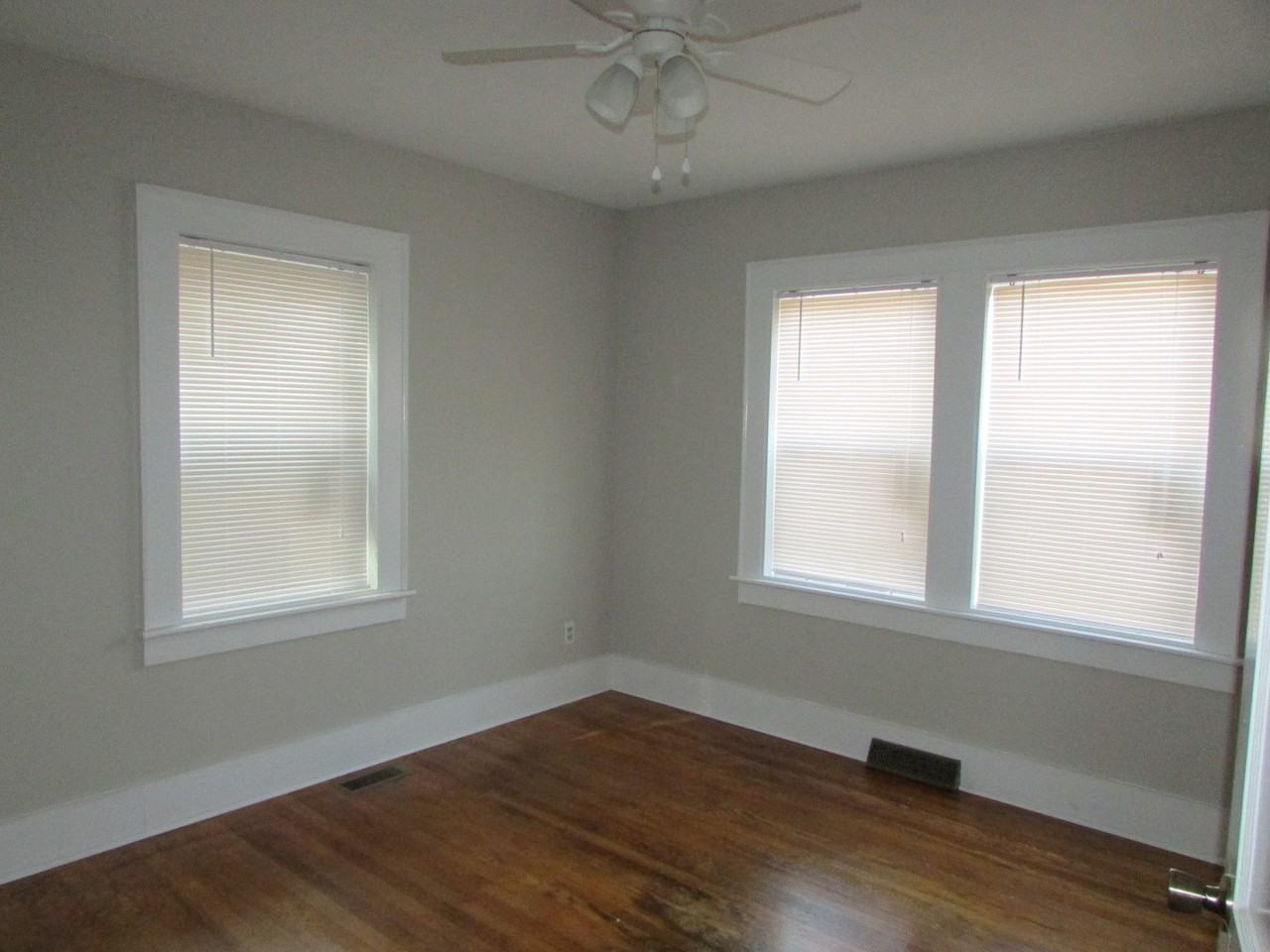 310 E Parkwood St - Photo 7 of 10