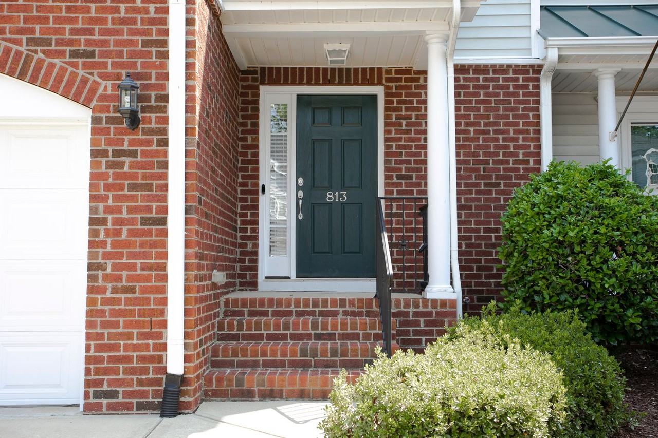 813 Saratoga Dr - Photo 2 of 14