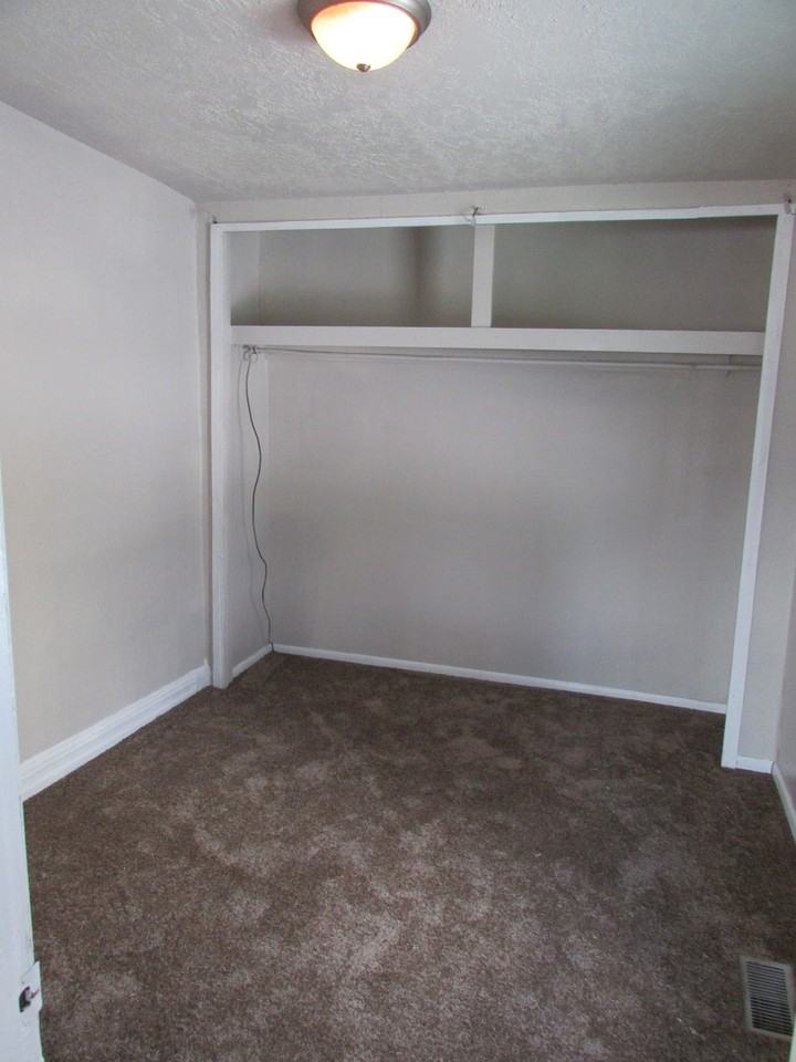 609 E 100 N - Photo 2 of 14