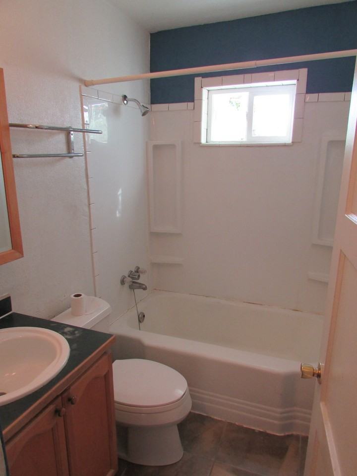 609 E 100 N - Photo 3 of 14