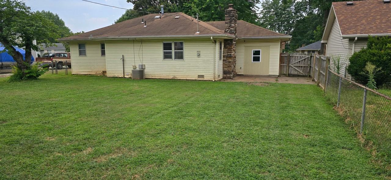 1117 E Rosebrier St - Photo 2 of 10