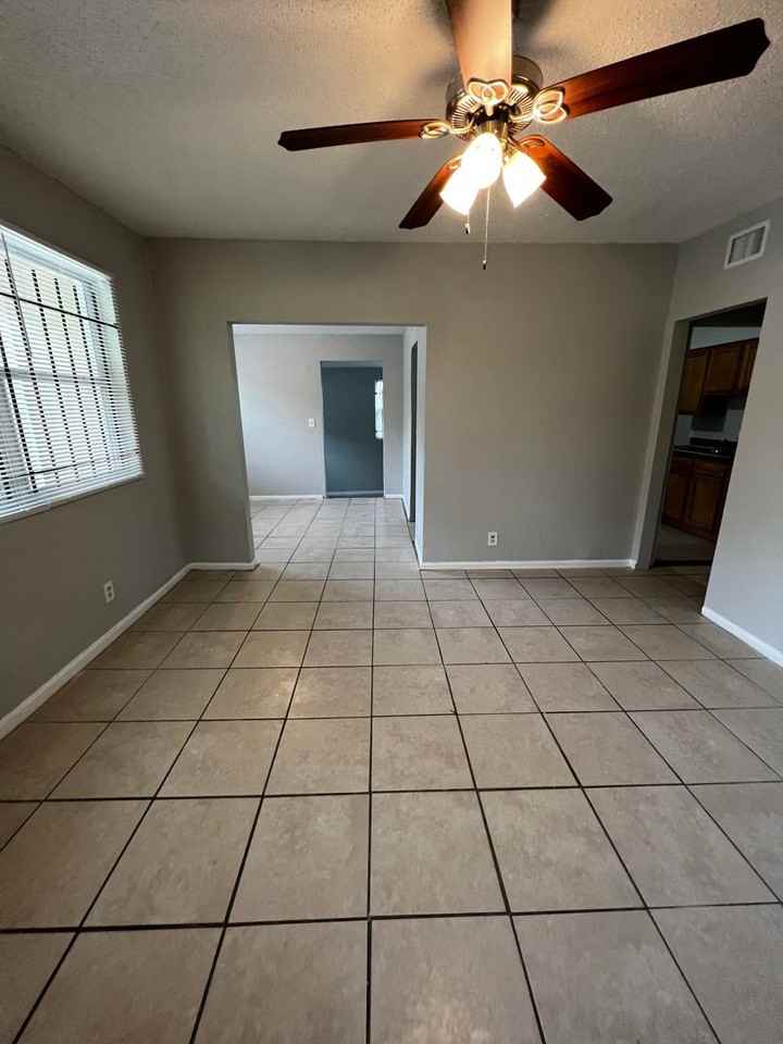 1558 W 31st St - Photo 5 of 14