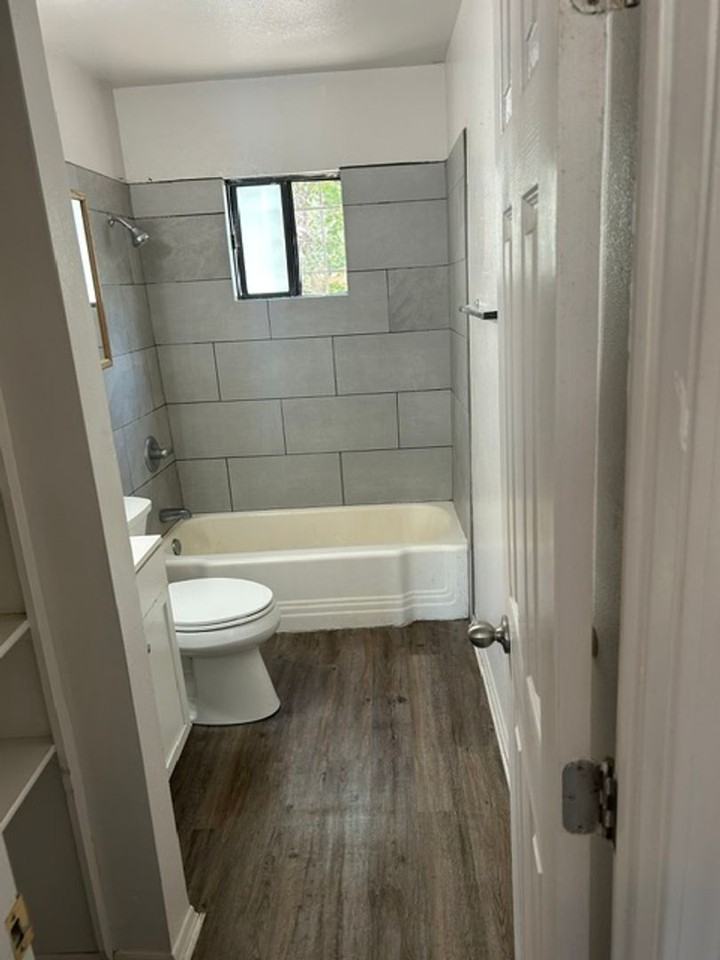 301 Wisconsin St Ne - Photo 2 of 6