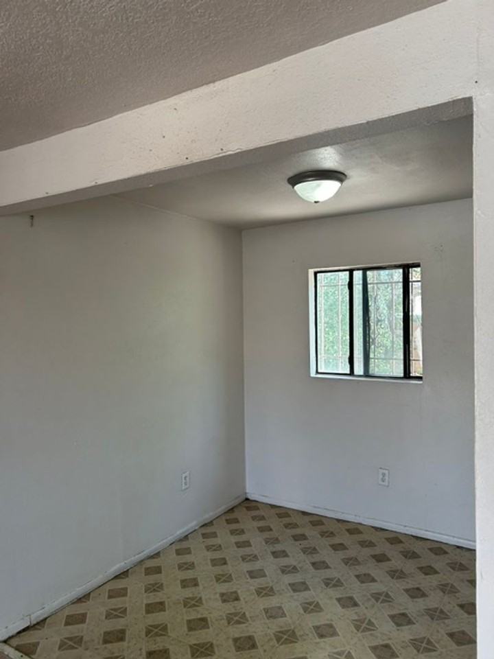 301 Wisconsin St Ne - Photo 3 of 6