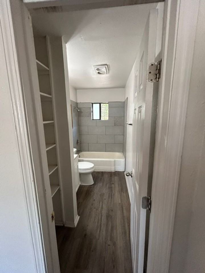 301 Wisconsin St Ne - Photo 5 of 6
