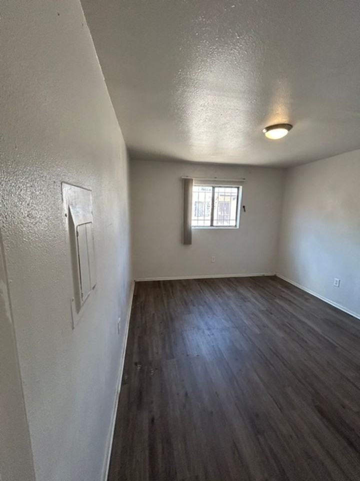 301 Wisconsin St Ne - Photo 6 of 6