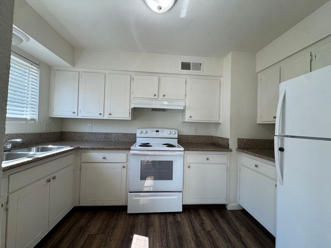 4853 E University Ave #101 - Photo 5 of 21