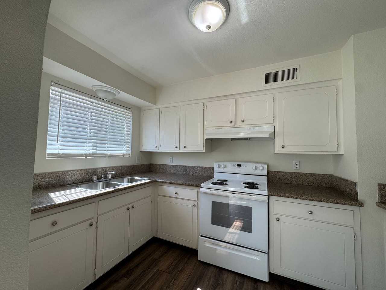 4853 E University Ave #101 - Photo 7 of 21