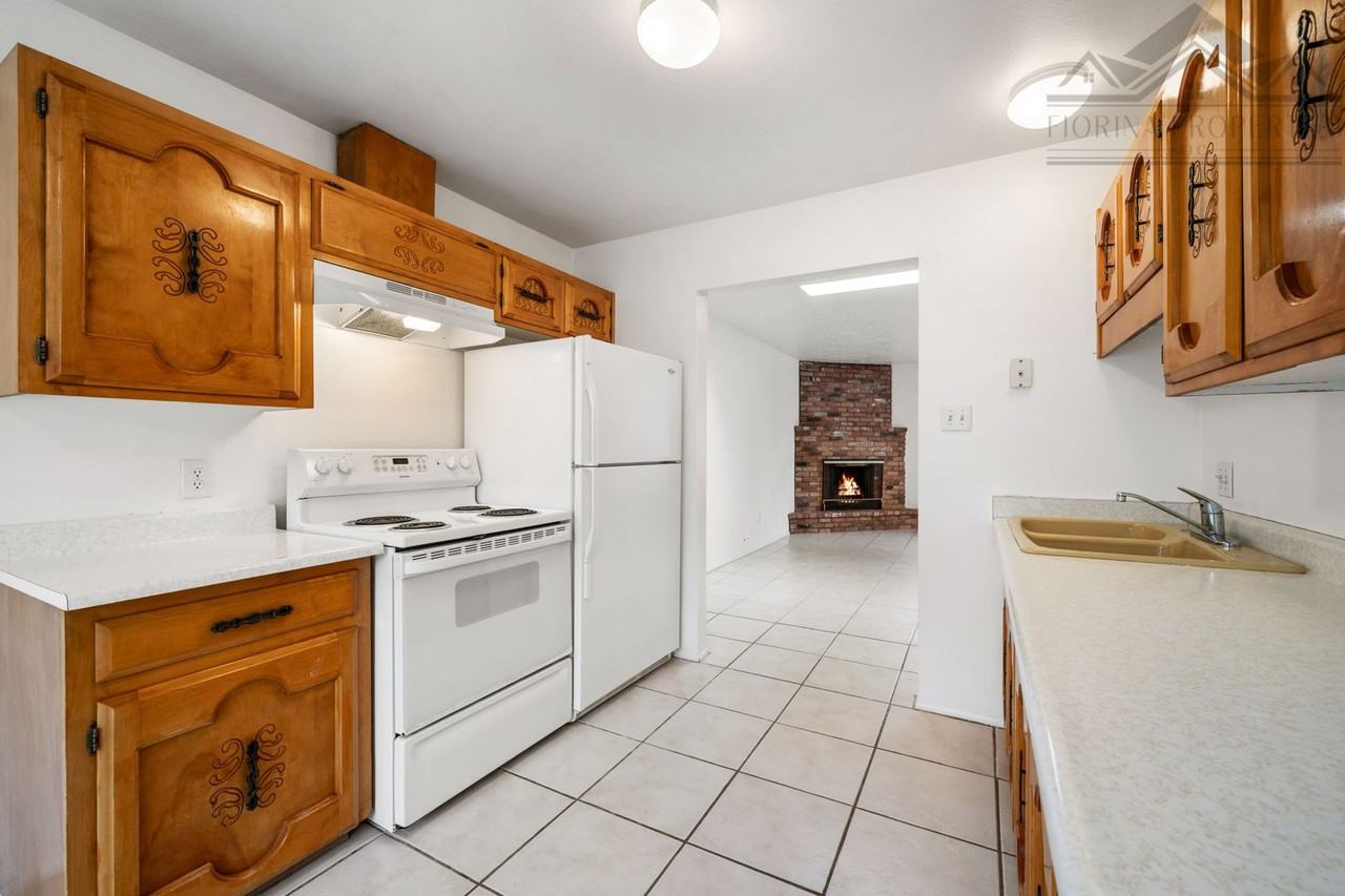 516 Hillside Ave - Photo 5 of 19