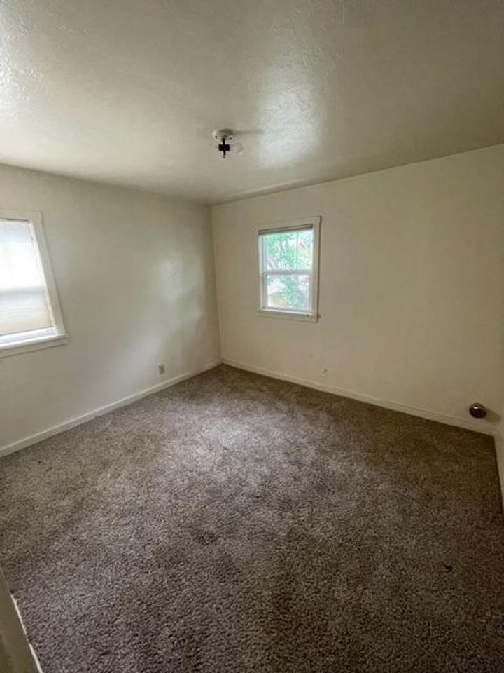 2201 W 2nd Ave - Photo 5 of 7