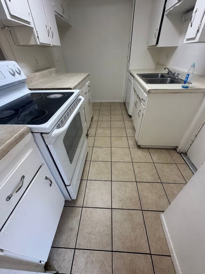 4801 Belle Ter - Photo 2 of 6