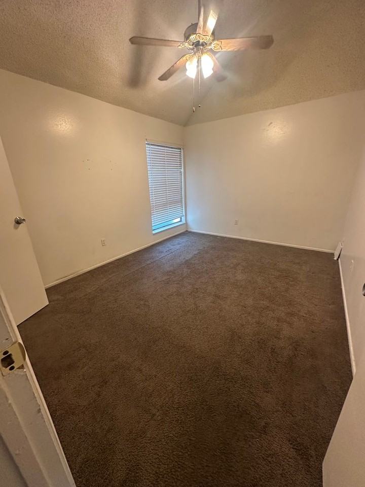 4801 Belle Ter - Photo 4 of 6