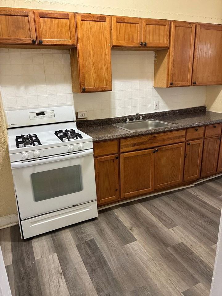 4129 Norfolk Ave - Photo 2 of 11