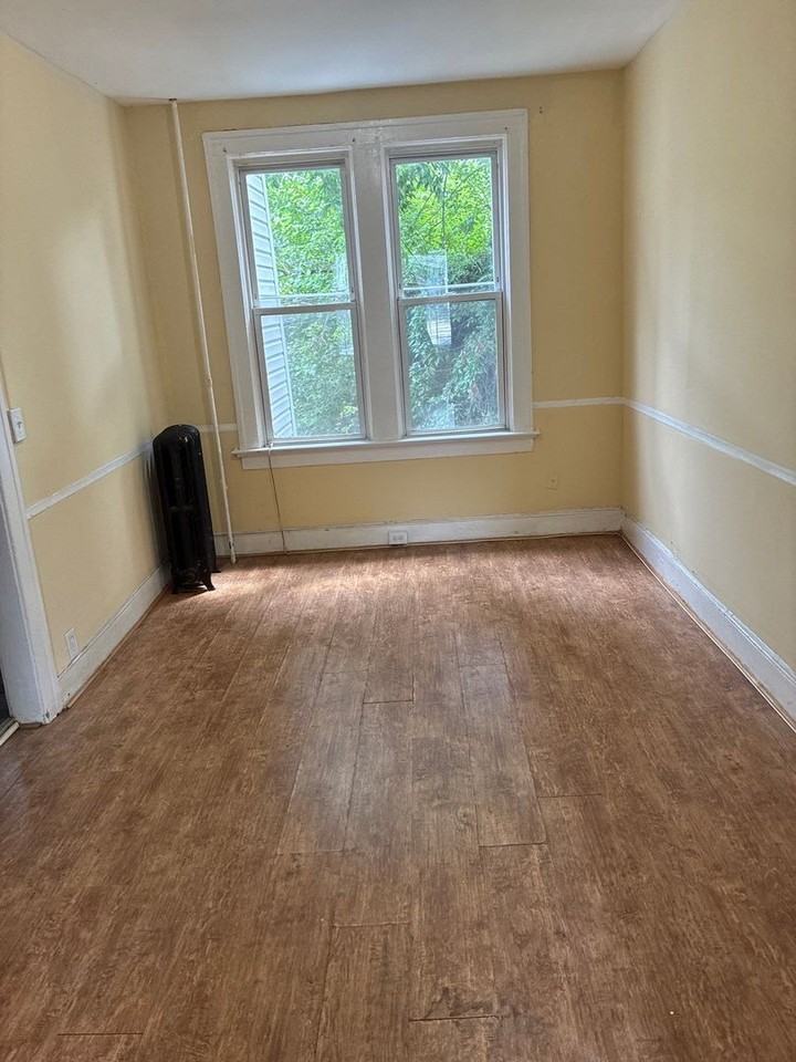 4129 Norfolk Ave - Photo 4 of 11