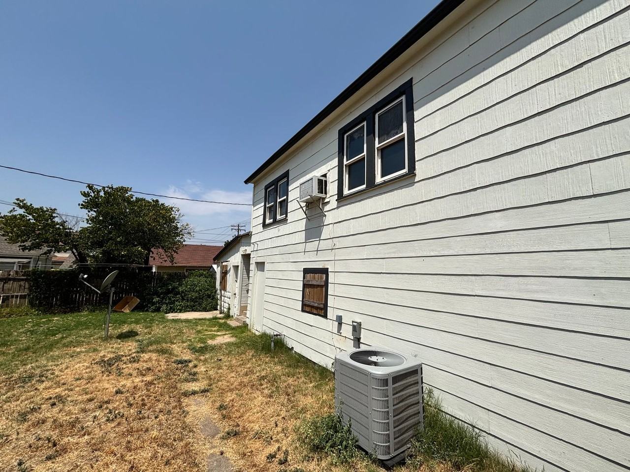 216 S Moore Ave - Photo 2 of 17