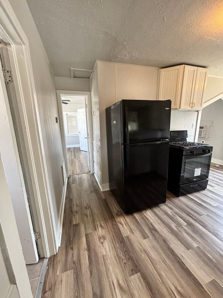 216 S Moore Ave - Photo 6 of 17