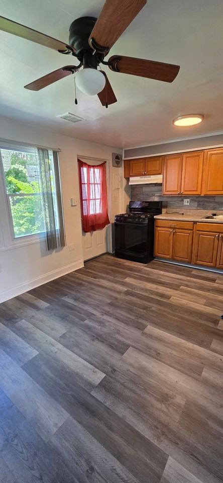 1624 Lyle Ct - Photo 5 of 16