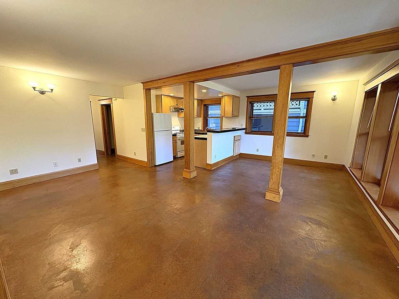 544 Ne Thompson St - Photo 4 of 21