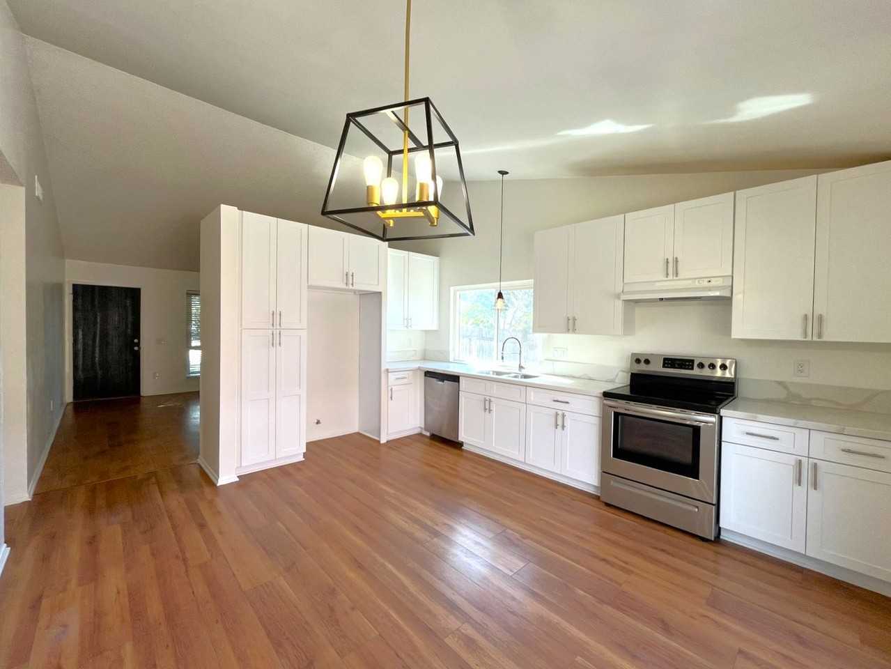 2757 Aries Ln - Photo 6 of 38