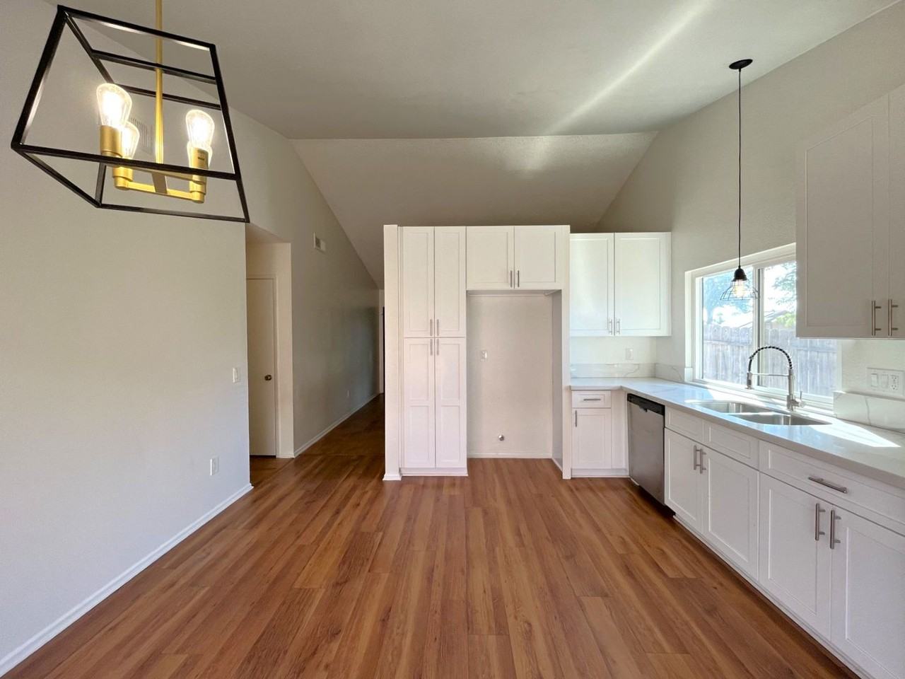 2757 Aries Ln - Photo 7 of 38