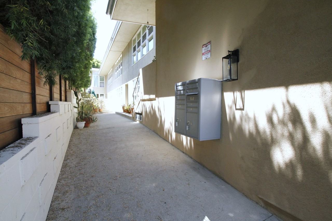 937 Hilldale Ave. - Photo 4 of 7