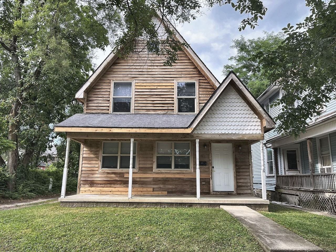 18 E Grand Ave - Photo 2 of 16