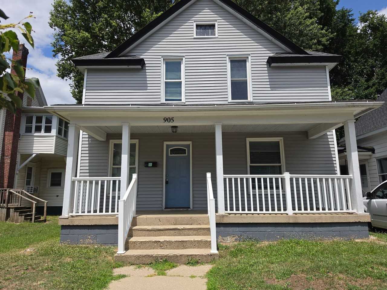 905 E Washington St - Photo 2 of 32