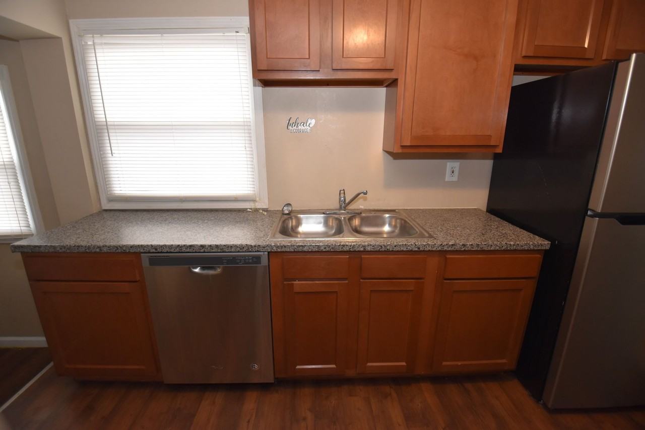 1326 Eastbrook Dr - Photo 6 of 16