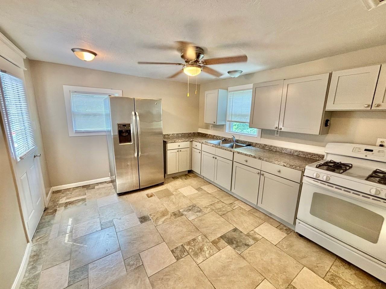 208 W Tenny Ave - Photo 4 of 10