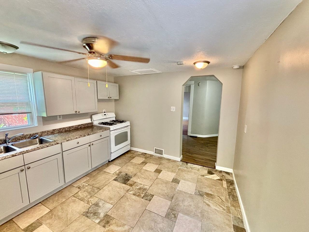 208 W Tenny Ave - Photo 6 of 10