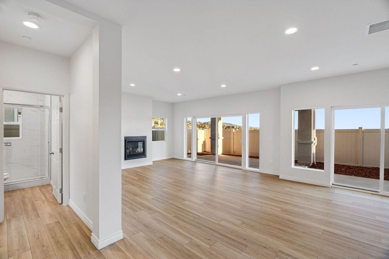 8521 Grove Hill Ct - Photo 3 of 19