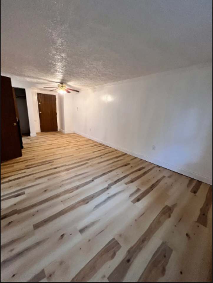 1107 Langtry St #16 - Photo 3 of 11