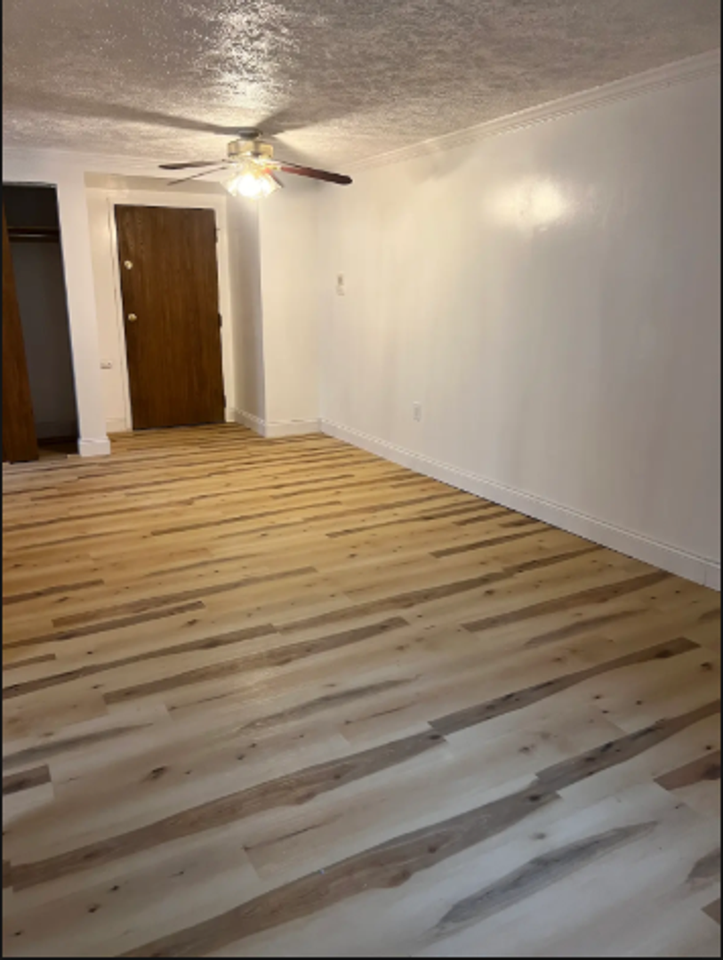 1107 Langtry St #16 - Photo 4 of 11
