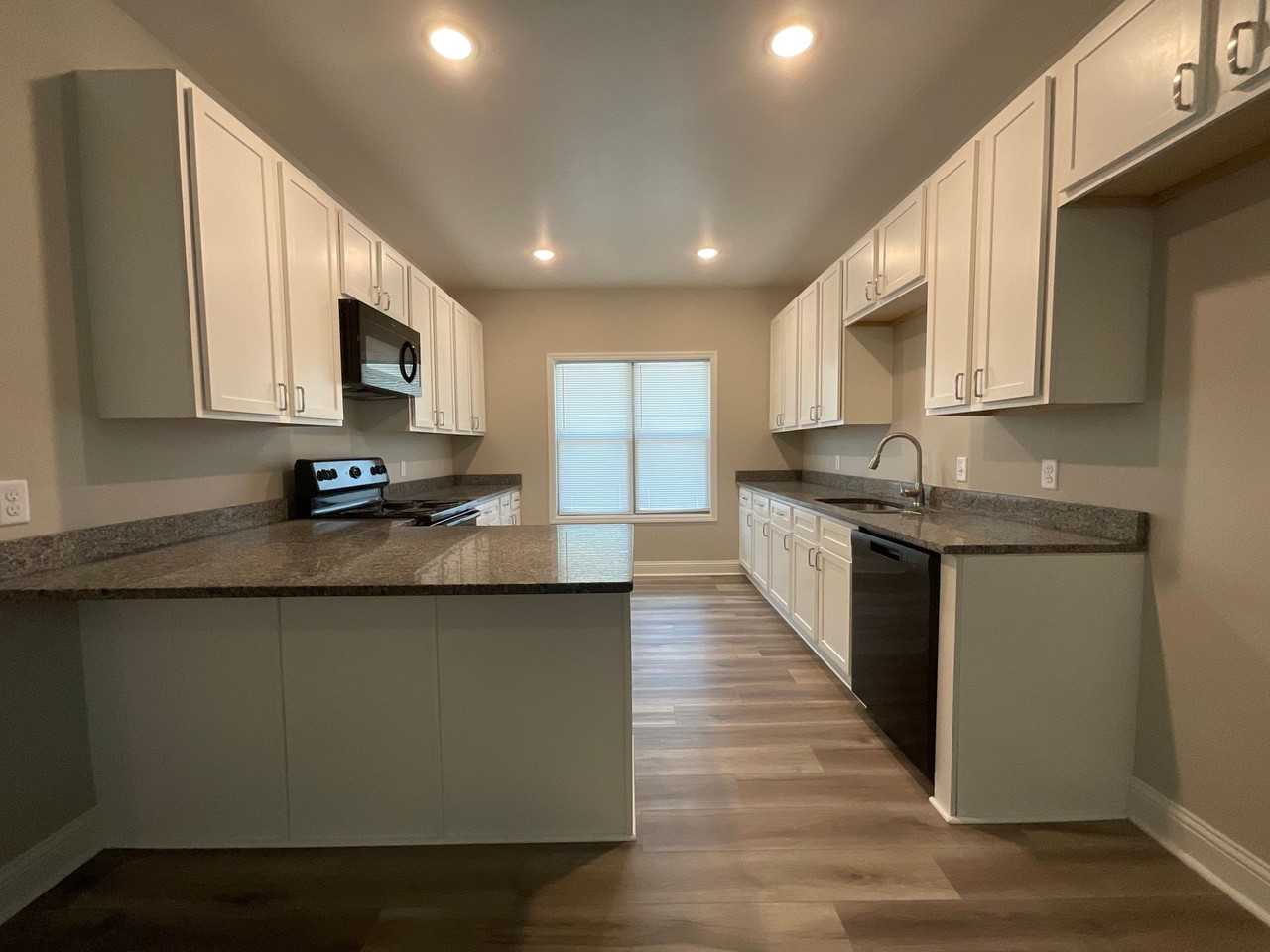819 Ellis St - Photo 6 of 23