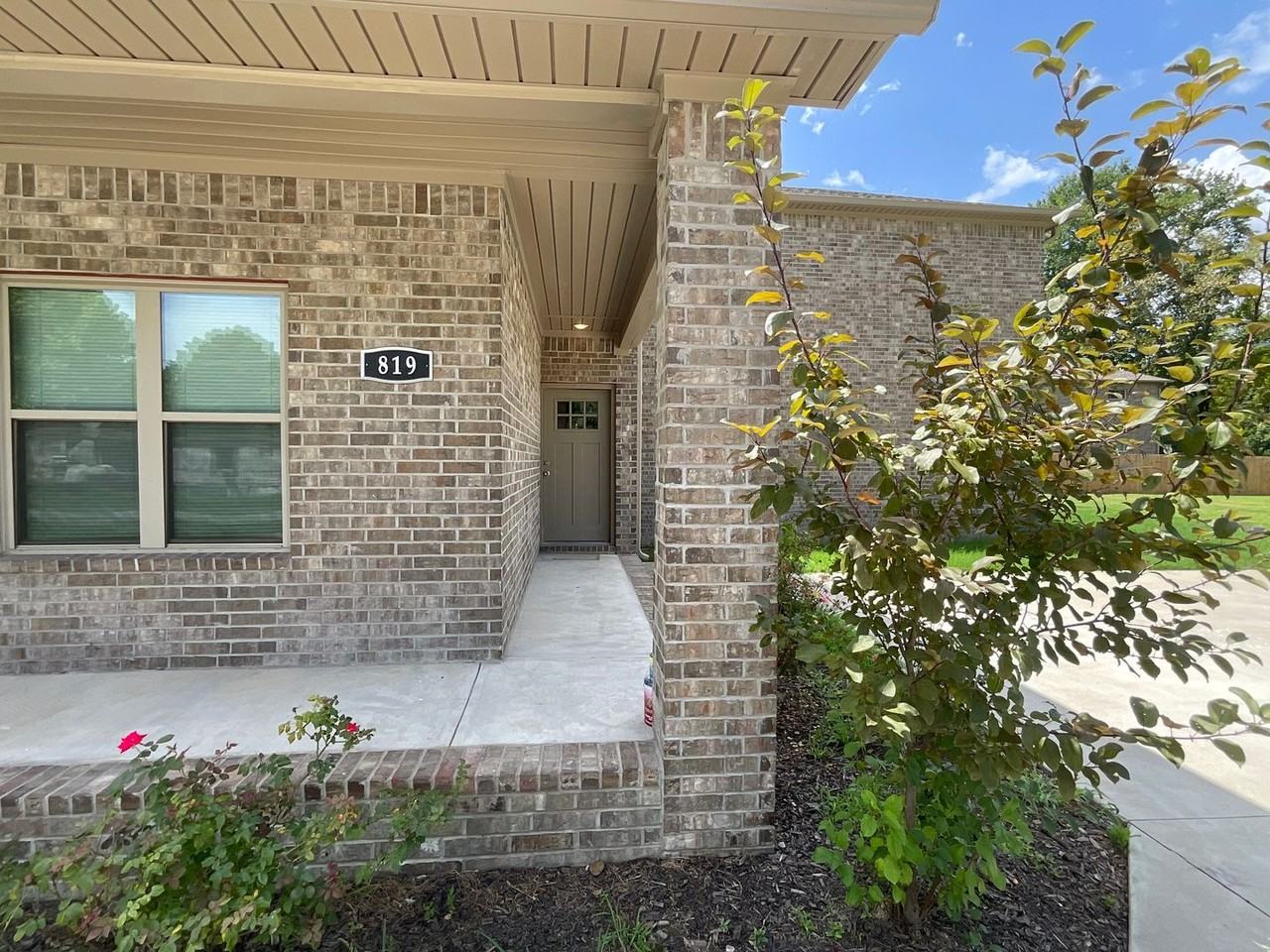 819 Ellis St - Photo 2 of 23