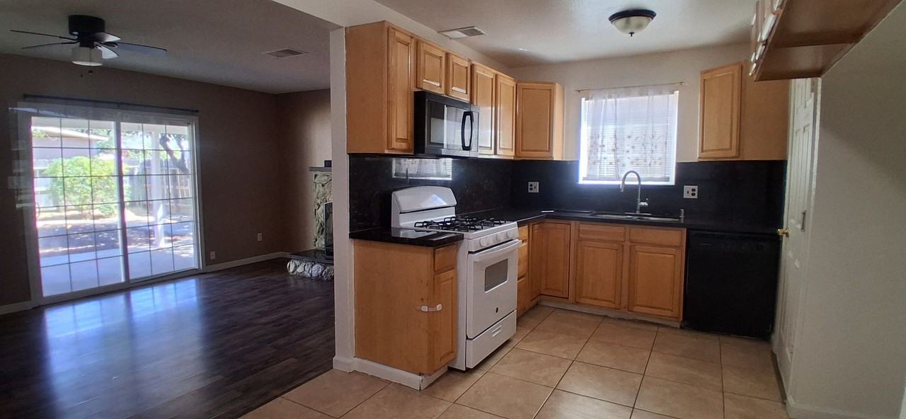 3013 Freedom Ln - Photo 2 of 15