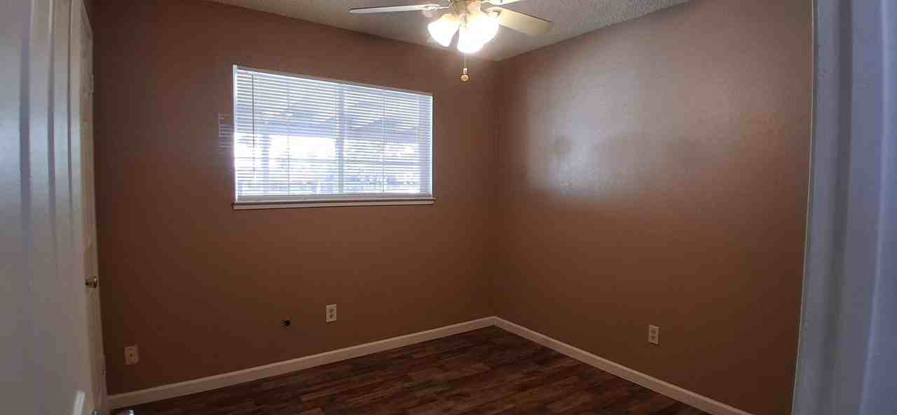 3013 Freedom Ln - Photo 5 of 15