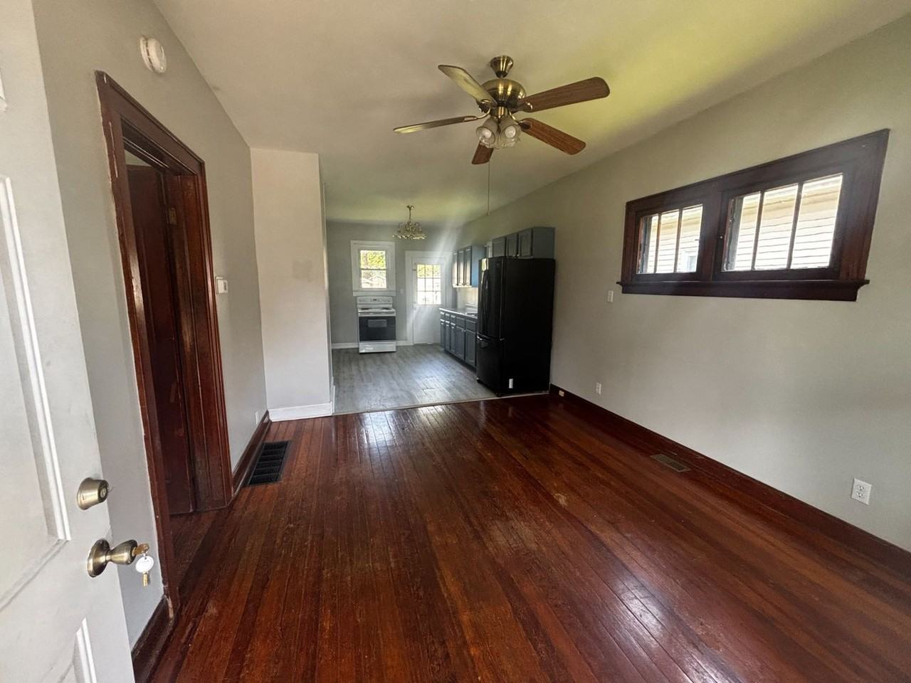 422 Wedeking Ave - Photo 2 of 8