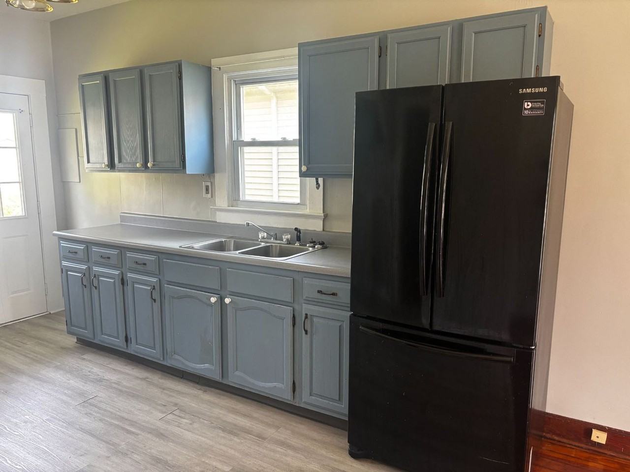 422 Wedeking Ave - Photo 3 of 8