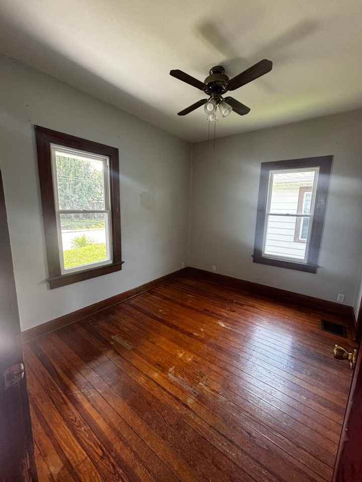 422 Wedeking Ave - Photo 7 of 8