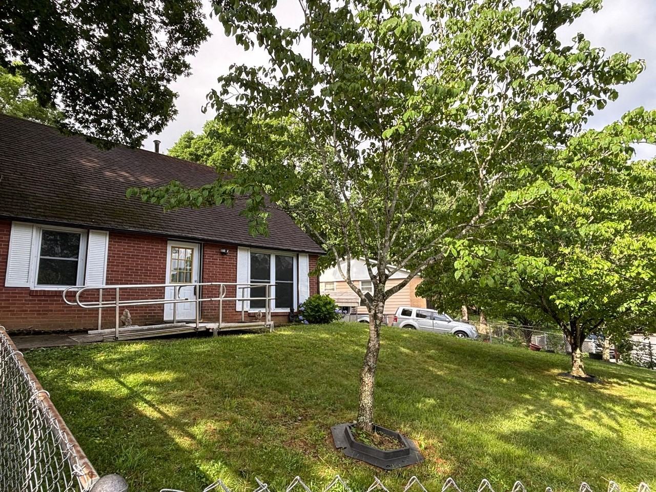 18 Dogwood Ct - Photo 3 of 30