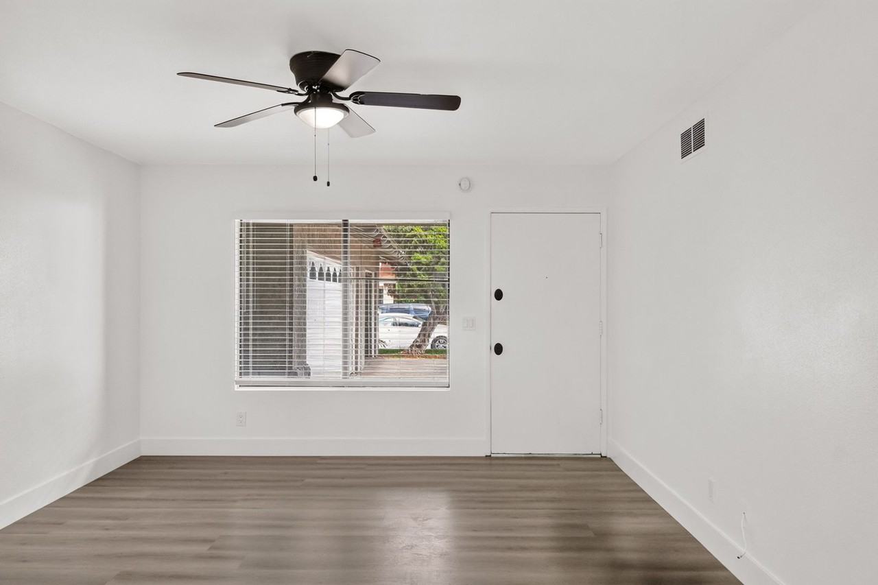 844 N Morgan St #A - Photo 3 of 24