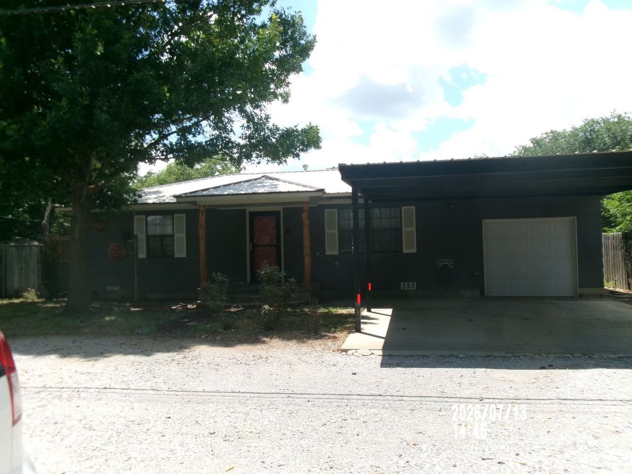 409 Sw Pecan Pl - Photo 2 of 11