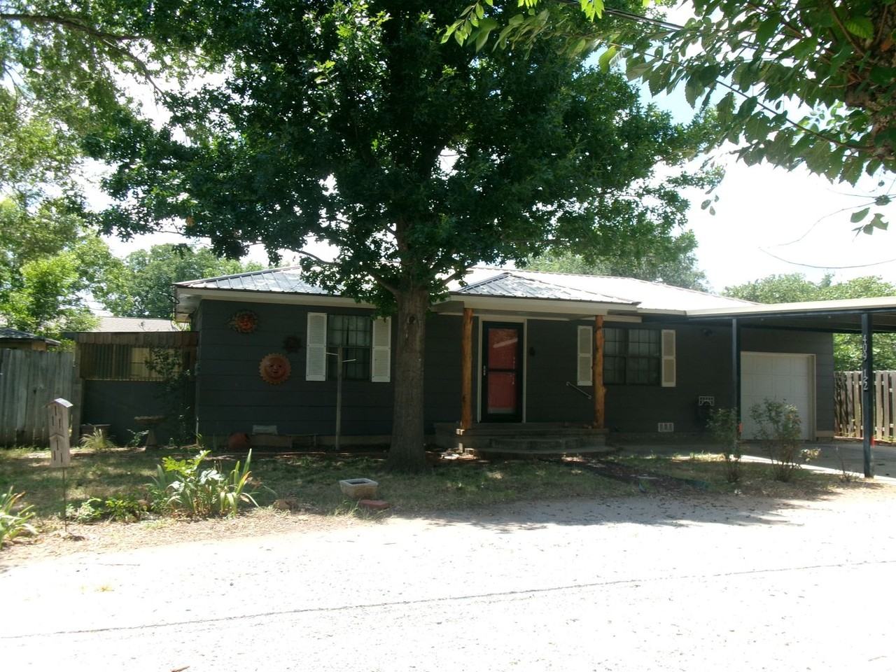 409 Sw Pecan Pl - Photo 3 of 11