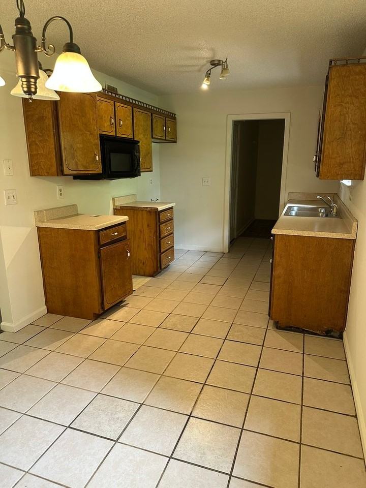 73 Lavaughn Dr - Photo 3 of 11