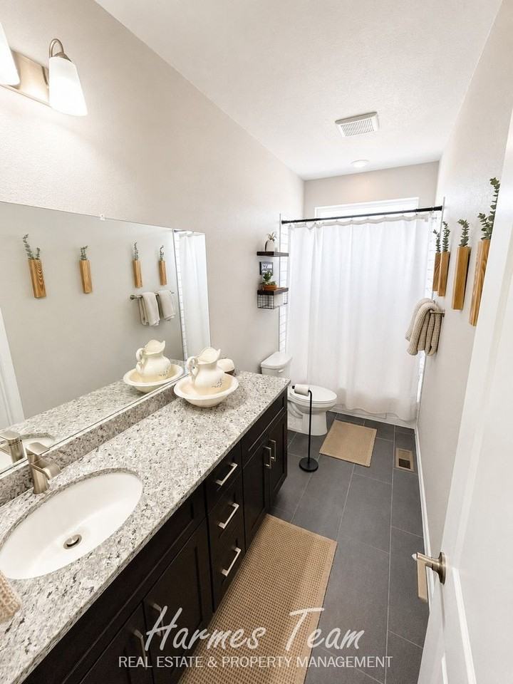 11017 Coastal Hills Ln - Photo 7 of 38