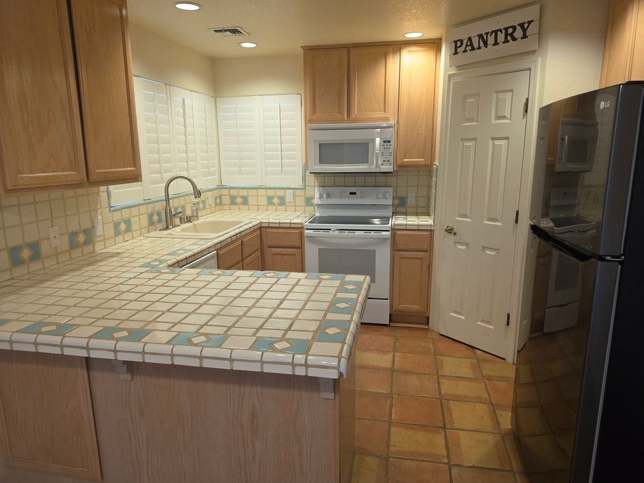 3949 King Rd - Photo 2 of 14