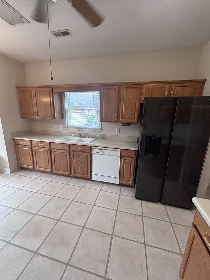 256 Crest Lake Dr - Photo 4 of 22