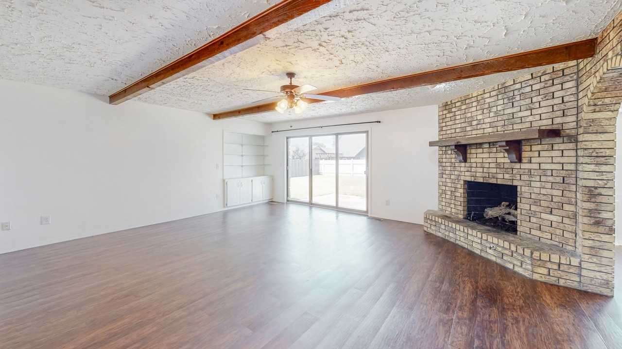 4004 S Maple Ave - Photo 3 of 22